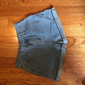 High waisted “mom shorts” 90’s style size L